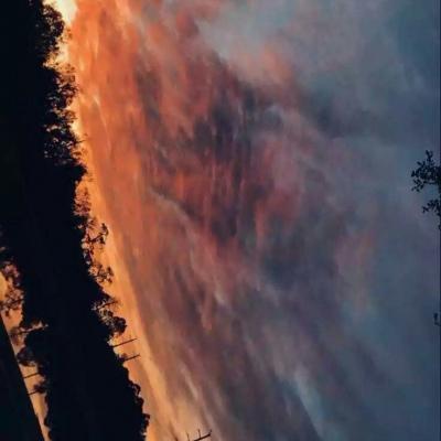 背景图 灯光熄灭 你还在等那个等不到的人