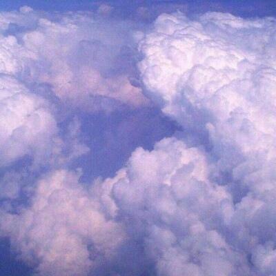 你是人间的星光照亮平庸的我