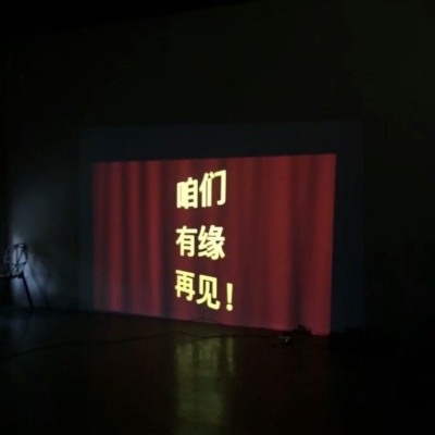 苏旬 QQ背景图 “暗恋是风 喜欢是海啸 爱是海 可人是孤岛”