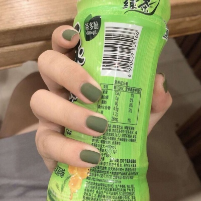江喻绾        手控/背景图/绿色/记住我的好 或者记住我就好。?