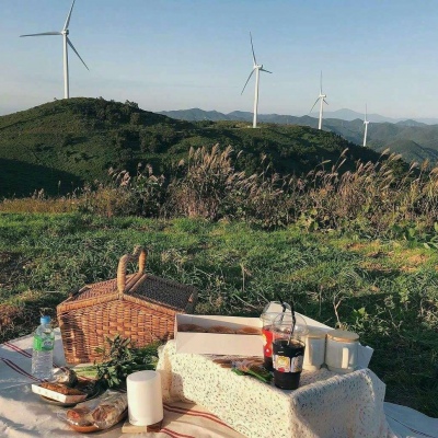 白灏宇：唯美头像甜点休闲    山山星月山山险 山山情意山山难