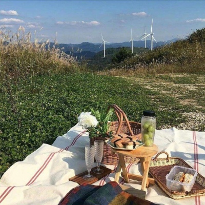 白灏宇：唯美头像甜点休闲    山山星月山山险 山山情意山山难
