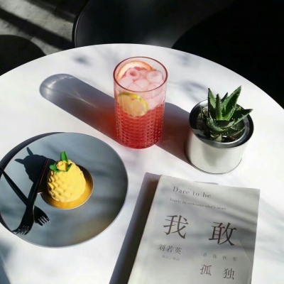 白灏宇：唯美头像甜点休闲    山山星月山山险 山山情意山山难