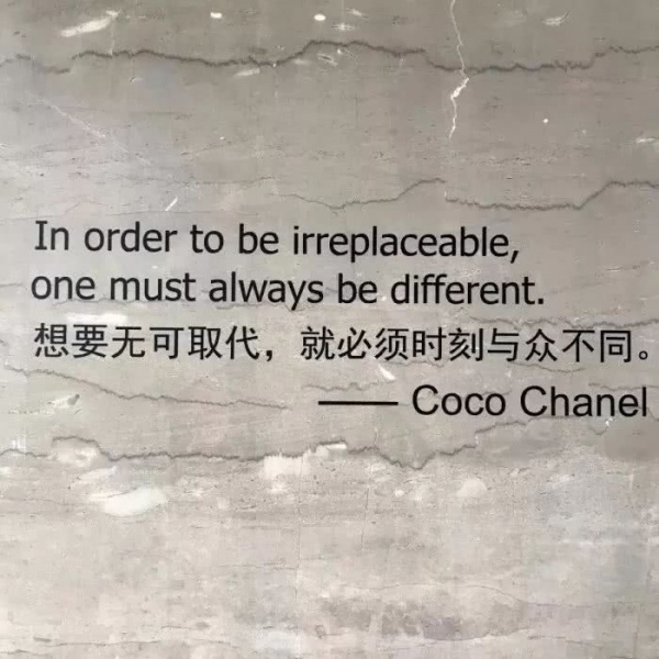 背景图︴现代人的崩溃，都藏在“没事”里