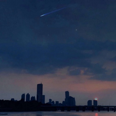 江窈/蓝色唯美治愈系微信背景图。