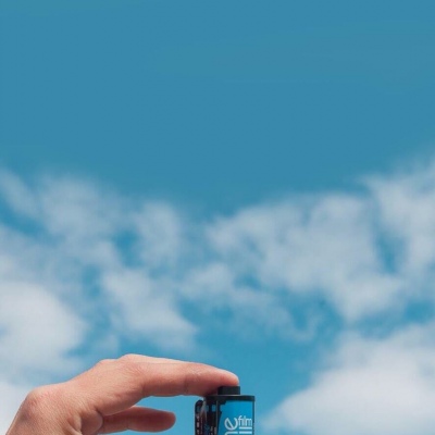 江奕/唯美蓝色天空小清新背景图/我携满天星辰以赠你 仍觉星辰不及你