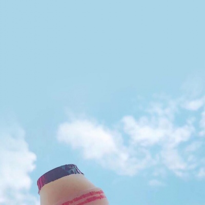 江奕/唯美蓝色天空小清新背景图/我携满天星辰以赠你 仍觉星辰不及你