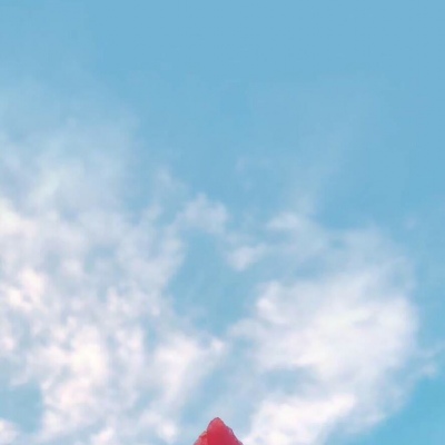 江奕/唯美蓝色天空小清新背景图/我携满天星辰以赠你 仍觉星辰不及你