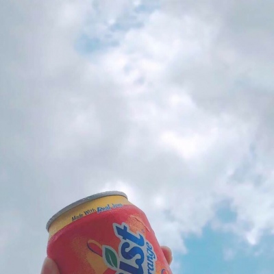 江奕/唯美蓝色天空小清新背景图/我携满天星辰以赠你 仍觉星辰不及你
