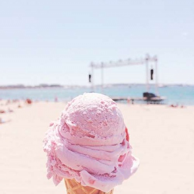 皆甜:夏日限定冰淇淋背景图/有你在身边 夏天和冰淇淋都变得超级甜