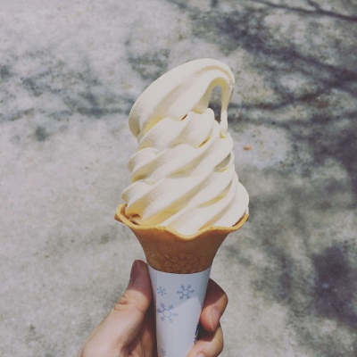 皆甜:夏日限定冰淇淋背景图/有你在身边 夏天和冰淇淋都变得超级甜