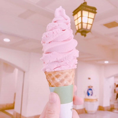 皆甜:夏日限定冰淇淋背景图/有你在身边 夏天和冰淇淋都变得超级甜