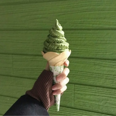 皆甜:夏日限定冰淇淋背景图/有你在身边 夏天和冰淇淋都变得超级甜