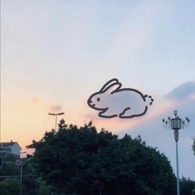 清新动物蓝天白云背景图?