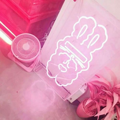 安奈 粉色少女系背景图 好好说话 不许凶我 不许冷战