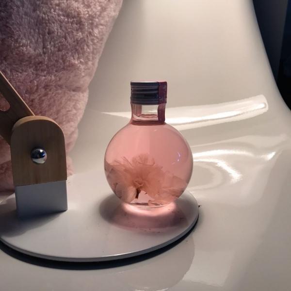 白灏宇:风景静物头像/背景图/亮晶晶/人间城里皆是众生，难逃世俗