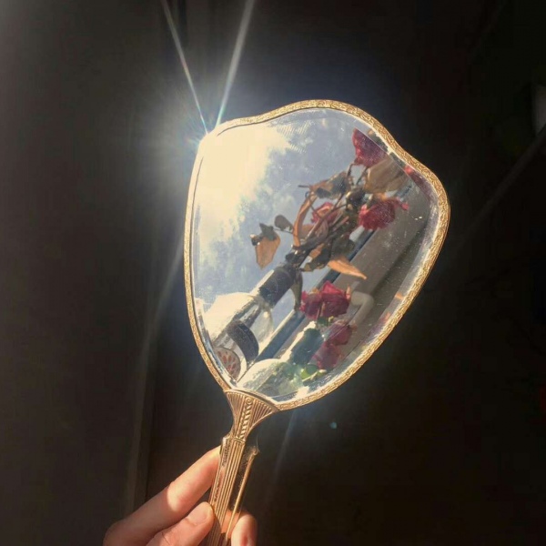 白灏宇:风景静物头像/背景图/亮晶晶/人间城里皆是众生，难逃世俗