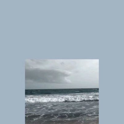 蓝色背景 生活就像填不满的黑色