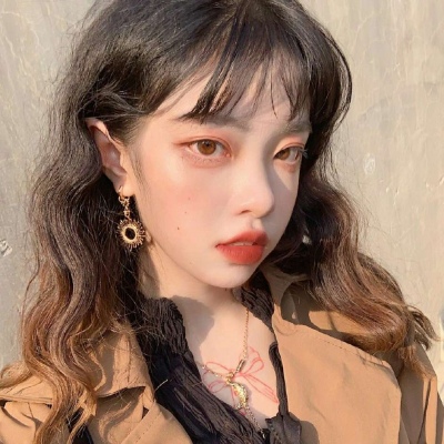 绾安#女生头像#人总是沉迷于第一眼看中的东西