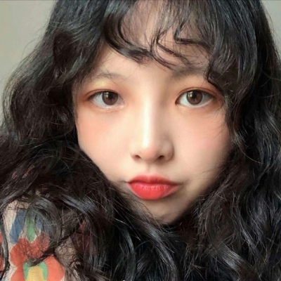 念七 卷发女生御姐可爱头像