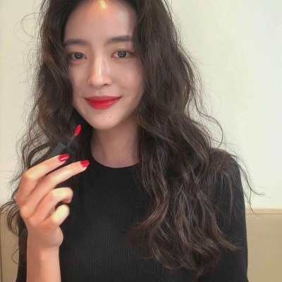 念七 卷发女生御姐可爱头像