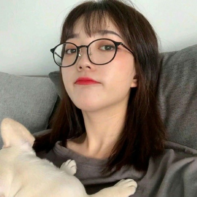 念七 可爱黑框眼镜时尚女生头像
