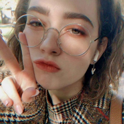 草在结它的种子风在摇它的叶子我们站着不说话就十分美好