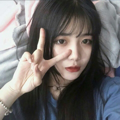 帝江:歪头挡脸唯美清新微信女头/你来时携带风雨，我无处可避
