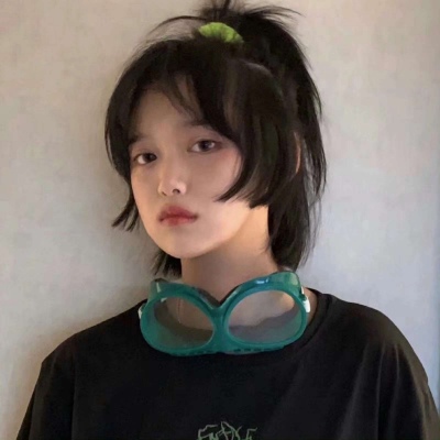 沈煜:ins风女头 我可以再等你一个秋天 但冬天你一定要来