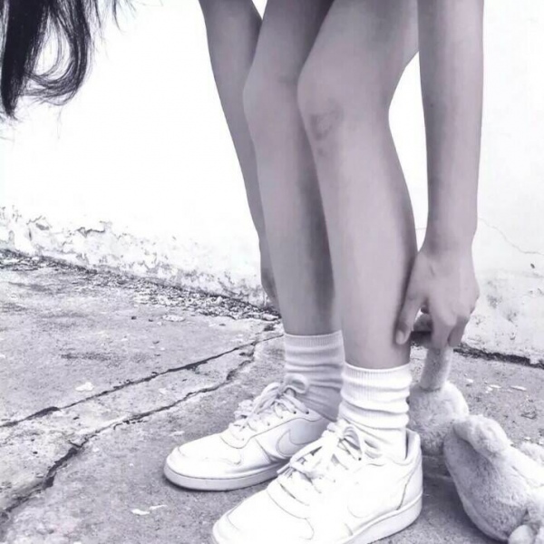 ins原宿,意境男女脚部头像/我还是很喜欢你 像日月轮回交替 不理朝夕.