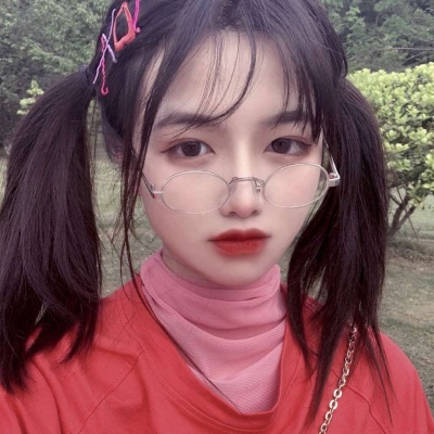 溺毙:简单成熟眼镜控气质女头.星河依旧滚烫 人间再无理想.