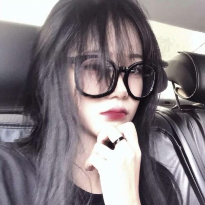 溺毙:简单成熟眼镜控气质女头.星河依旧滚烫 人间再无理想.