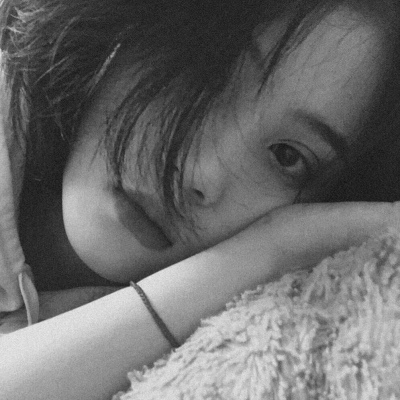 念七 黑白女生精致头像