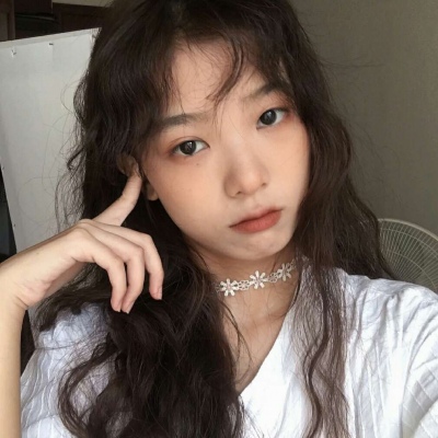江窈 微信个性成熟冷淡风女头。