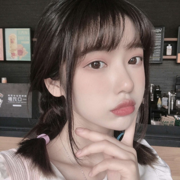 白灏宇:微信头像/女生/你一定要储蓄你的可爱 眷顾你的温柔 变得勇敢.