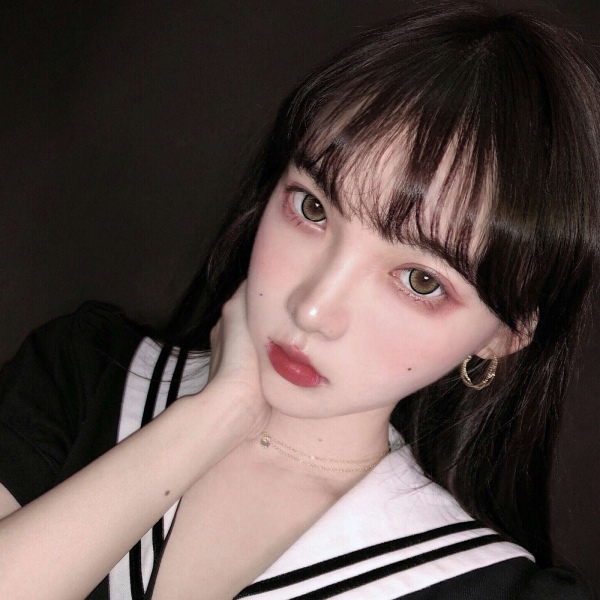白灏宇:微信头像/女生/你一定要储蓄你的可爱 眷顾你的温柔 变得勇敢.