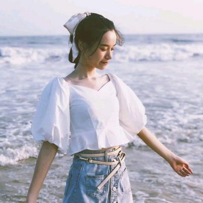 白灏宇:微信头像/女生/   懂我奇奇怪怪 陪我可可爱爱