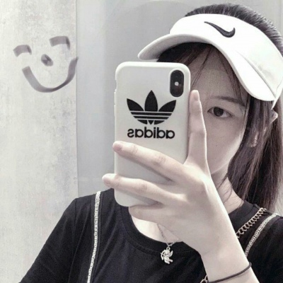 白灏宇:微信头像/女生/   愿我三旬时 理想依然在 孤独别醒来.