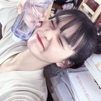 白灏宇:微信头像/女生/   懂我奇奇怪怪 陪我可可爱爱