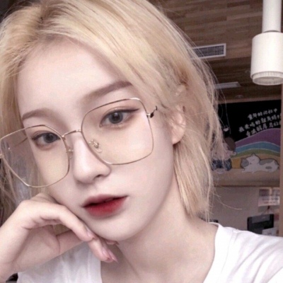 白灏宇:微信头像/女生/   懂我奇奇怪怪 陪我可可爱爱