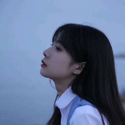 溺毙:微信头像女生气质淡雅.沉迷于裙下 迷醉于你身