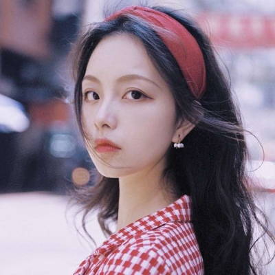 溺毙:微信头像女生气质淡雅.沉迷于裙下 迷醉于你身