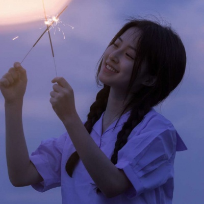 溺毙:微信头像女生气质淡雅.沉迷于裙下 迷醉于你身