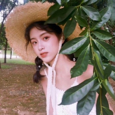 溺毙:微信头像女生气质淡雅.沉迷于裙下 迷醉于你身