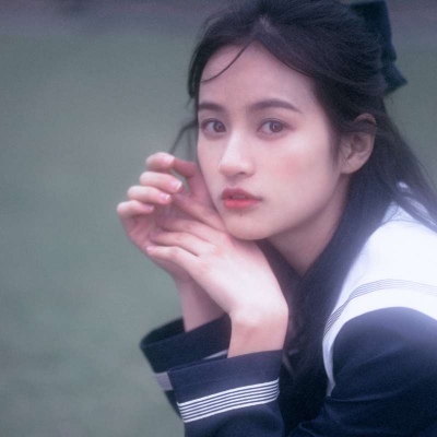 溺毙:微信头像女生气质淡雅.沉迷于裙下 迷醉于你身