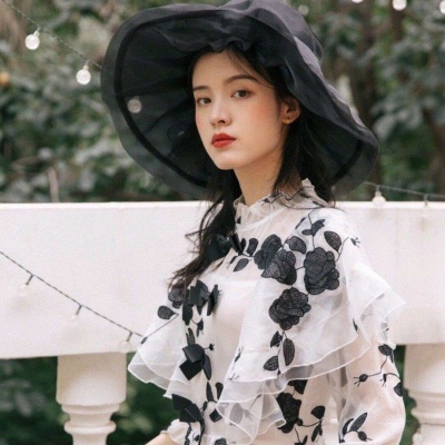 溺毙:微信头像女生气质淡雅.沉迷于裙下 迷醉于你身