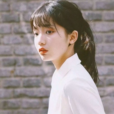 溺毙:微信头像女生气质淡雅.沉迷于裙下 迷醉于你身