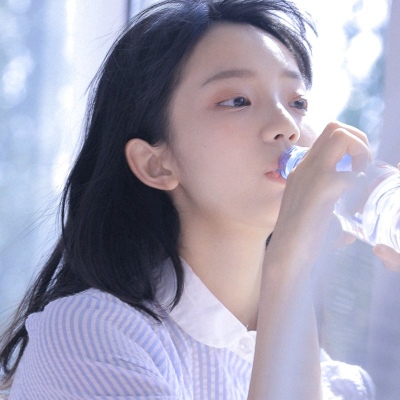 溺毙:微信头像女生气质淡雅.沉迷于裙下 迷醉于你身