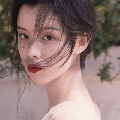 溺毙:唯美治愈系气质温柔女头.拥有极致抑郁和绝对理性的人是神