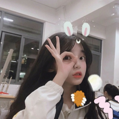 白灏宇:微信头像/女生/    你踏万千星河而来 又乘舟奔赴远方.